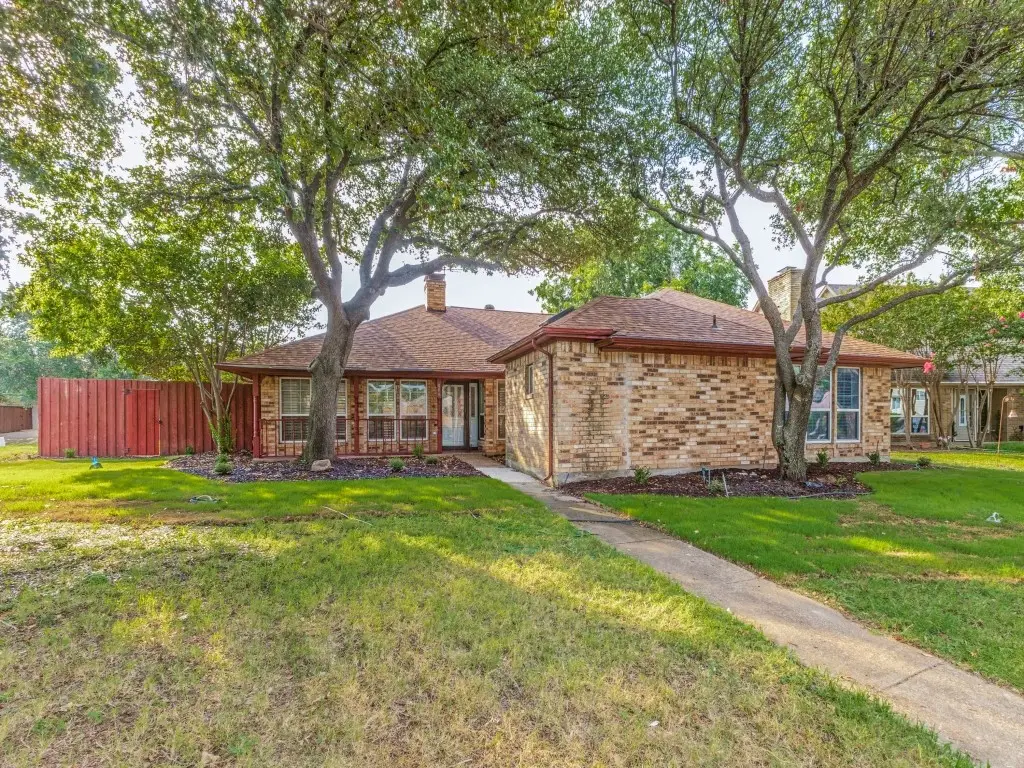 806 Pebblecreek Drive, Garland, TX 75040 - Image #1