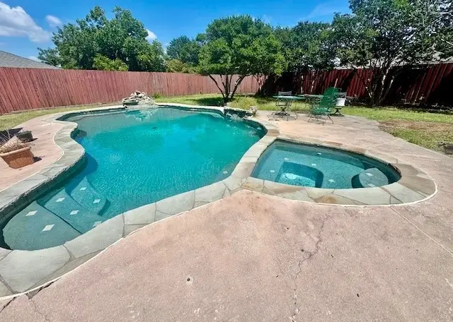 806 Pebblecreek Drive, Garland, TX 75040 - Image #2