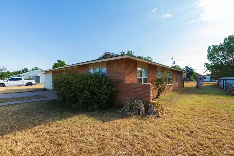 451 NW F Avenue, Hamlin, TX 79520 - Image #2