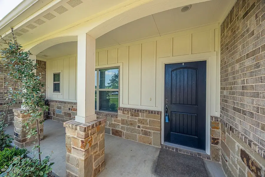 105 Kathy Stephens Avenue, Springtown, TX 76082 - Image #3