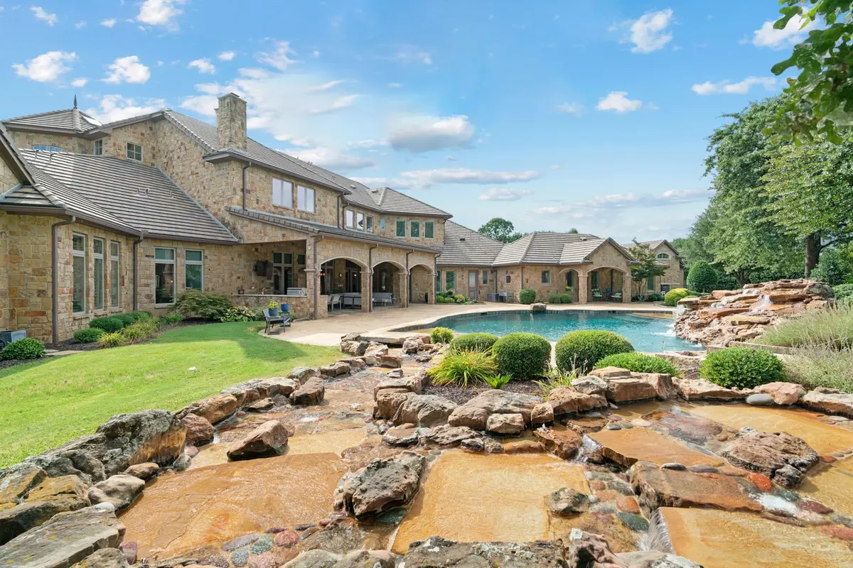 1908 Point De Vue Drive, Flower Mound, TX 75022 - Image #1
