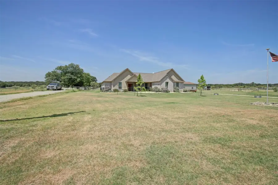 8789 Hutcheson Hill Road, Springtown, TX 76082 - Image #2