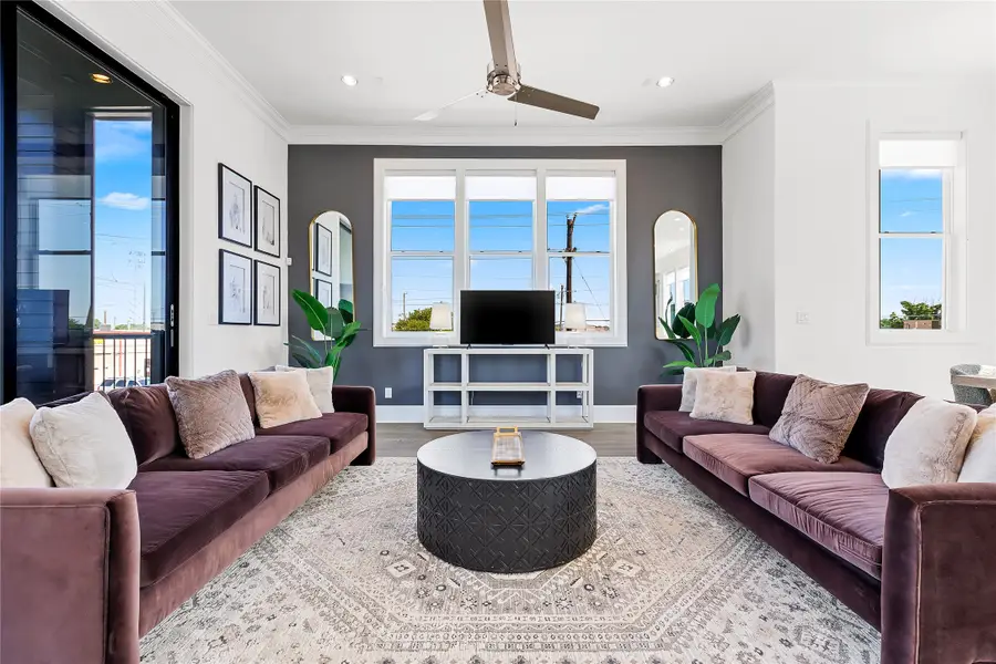 215 Carroll Street, Fort Worth, TX 76107 - Image #2