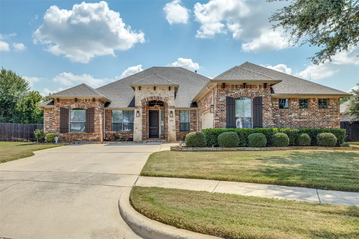 8001 Comstock Drive, Arlington, TX 76001 - Image #1