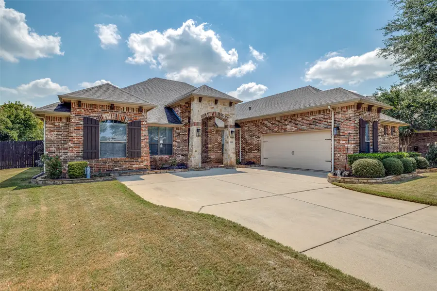 8001 Comstock Drive, Arlington, TX 76001 - Image #2