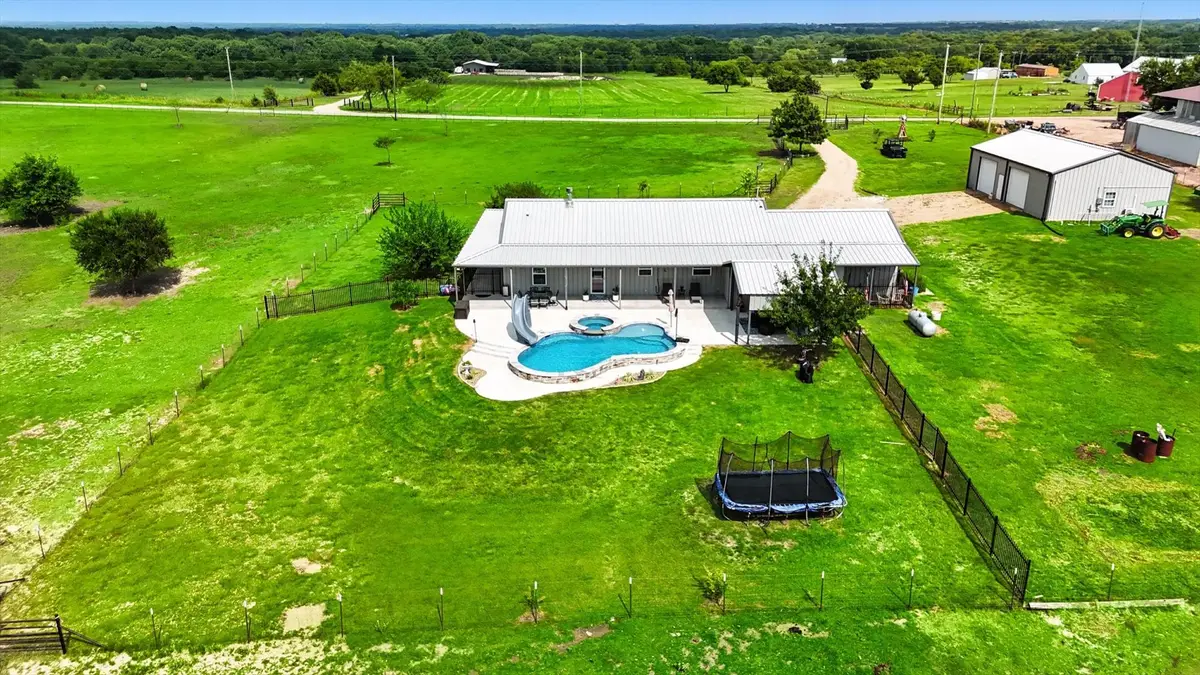 1106 Private Road 425, Whitewright, TX 75491 - Image #1