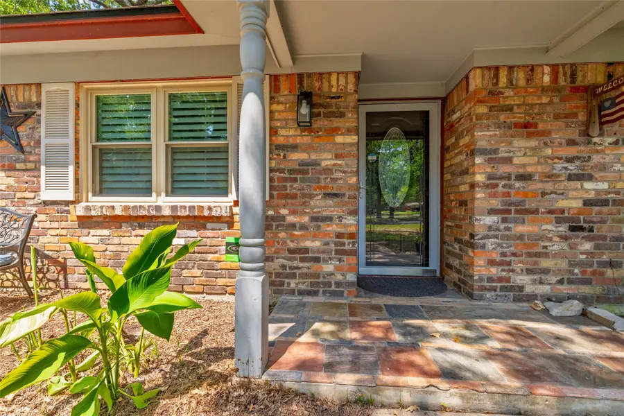 637 Post Oak Drive, Hurst, TX 76053 - Image #3