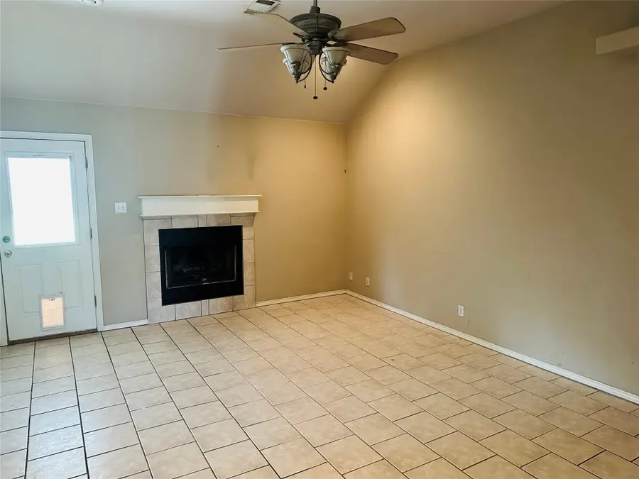 701 Park Place, Whitesboro, TX 76273 - Image #3