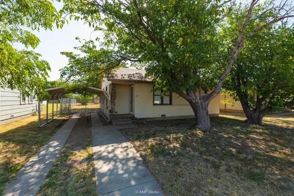 517 NW J Avenue, Hamlin, TX 79520