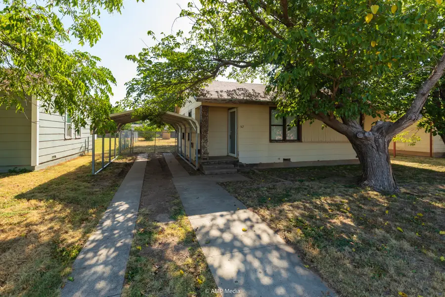 517 NW J Avenue, Hamlin, TX 79520 - Image #2