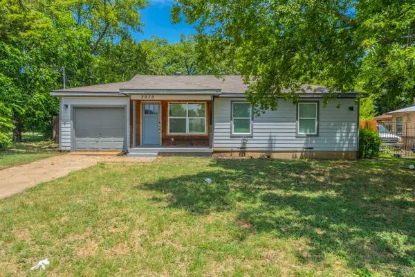 2939 N El Centro Way, Dallas, TX 75241