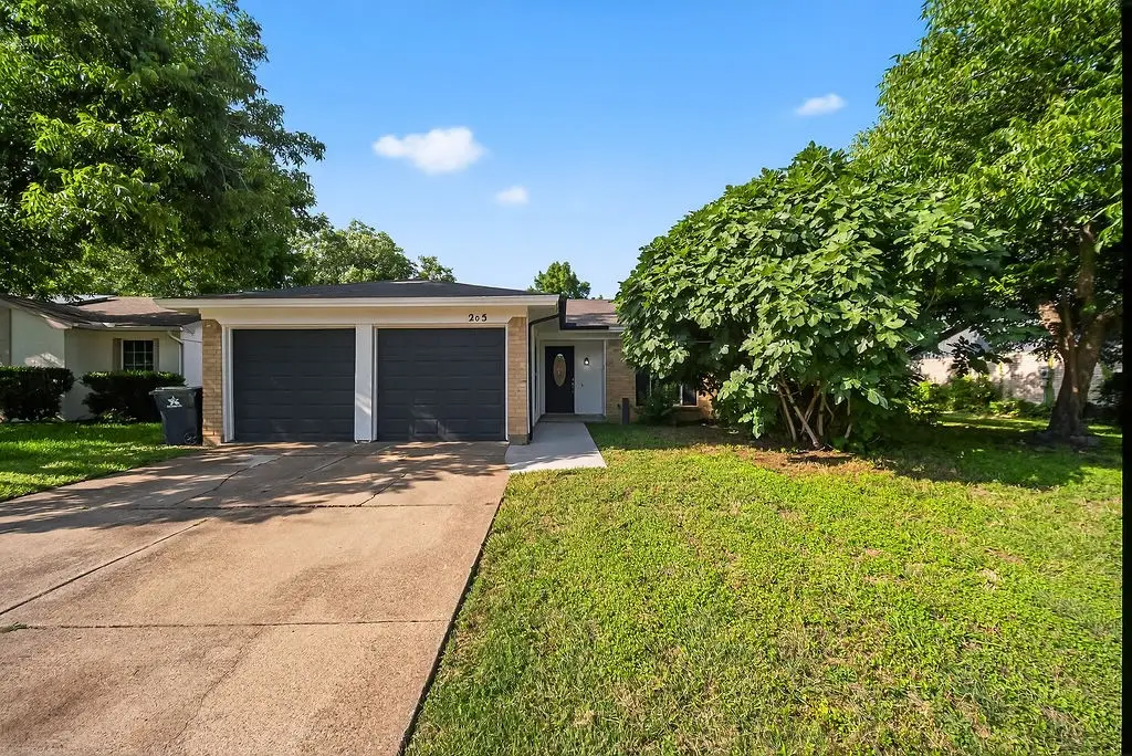 205 Volunteer Drive, Arlington, TX 76014 - Image #1