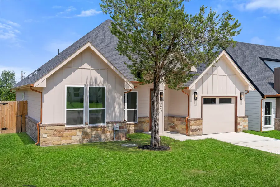 5809 Black Pine Circle, Granbury, TX 76048 - Image #2