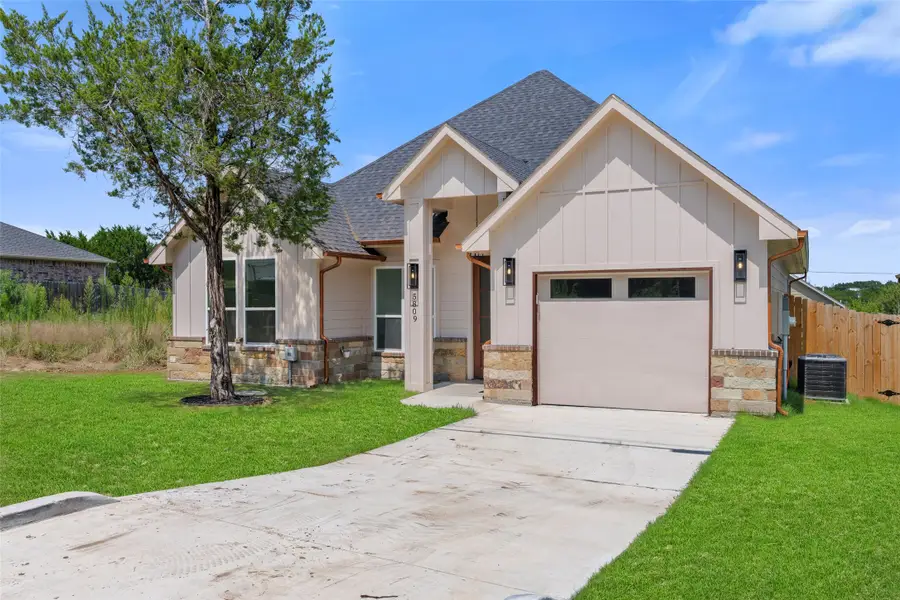 5809 Black Pine Circle, Granbury, TX 76048 - Image #3