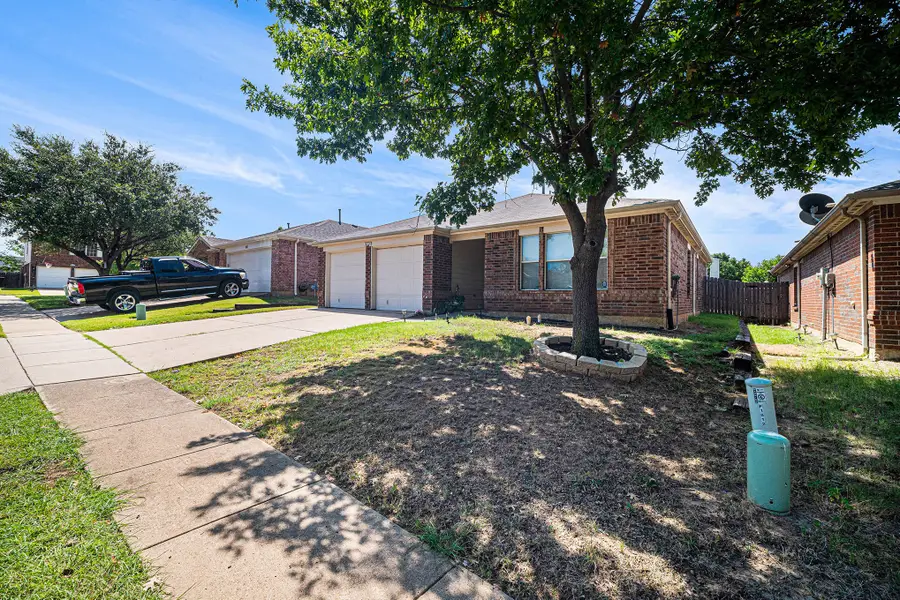 1812 Wind Dancer Trail, Fort Worth, TX 76131 - Image #2