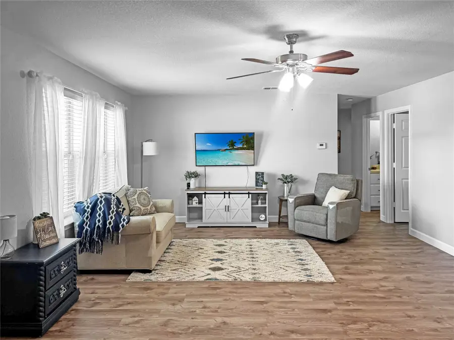 306 Kathy Lane, Granbury, TX 76049 - Image #2