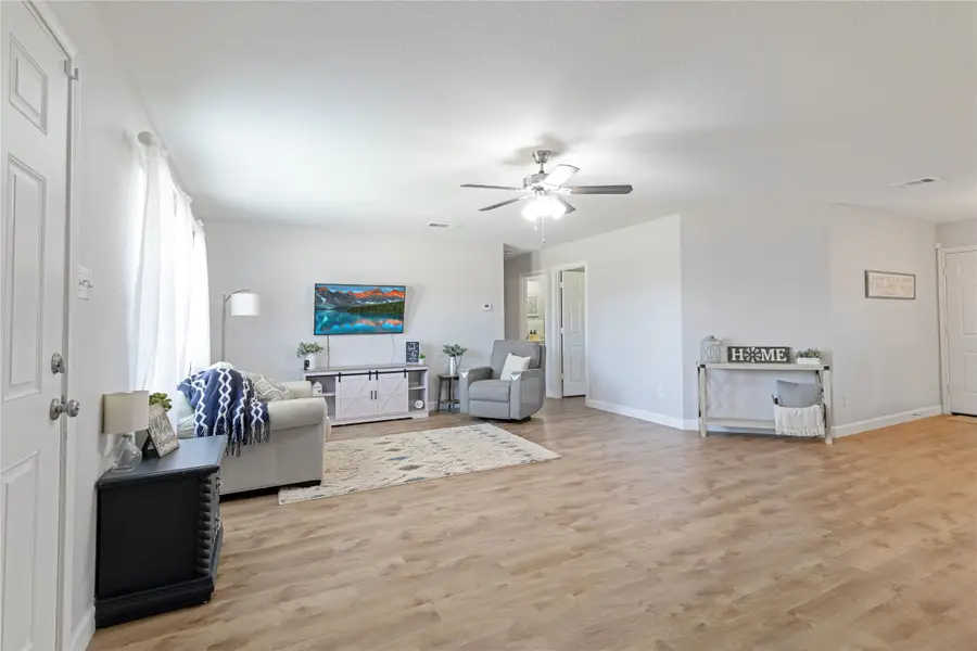 306 Kathy Lane, Granbury, TX 76049 - Image #3