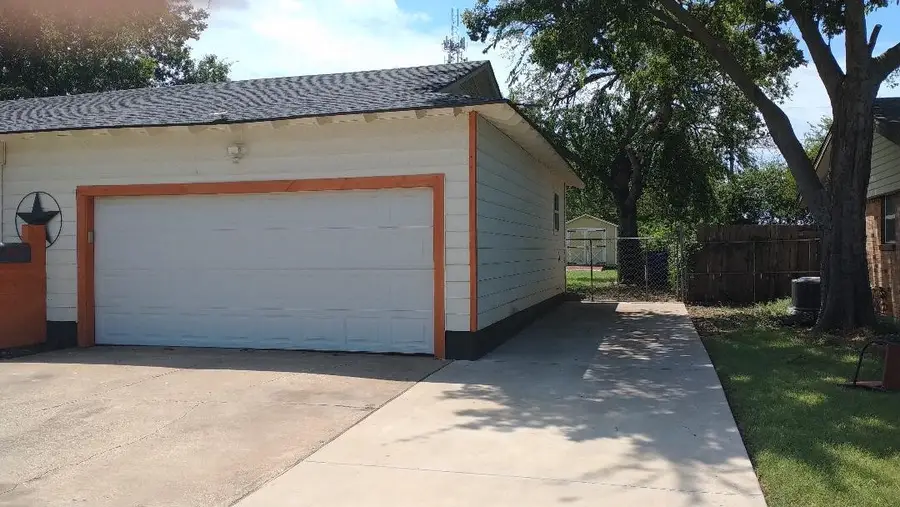 305 Mccurdy Street, Crowley, TX 76036 - Image #2