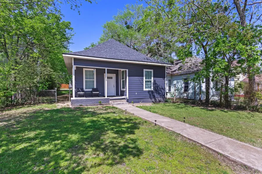 829 W Sears Street, Denison, TX 75020 - Image #2