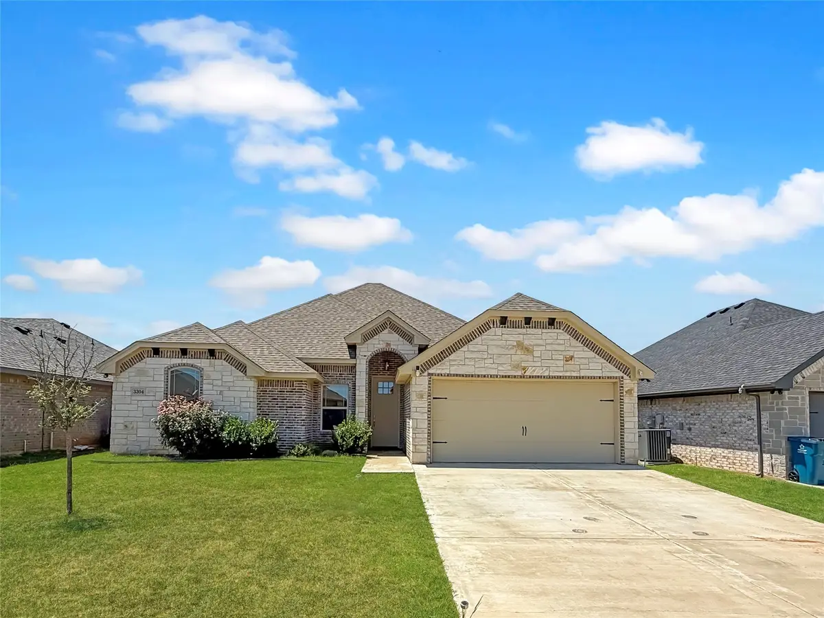3304 White Horse Drive, Granbury, TX 76049 - Image #1
