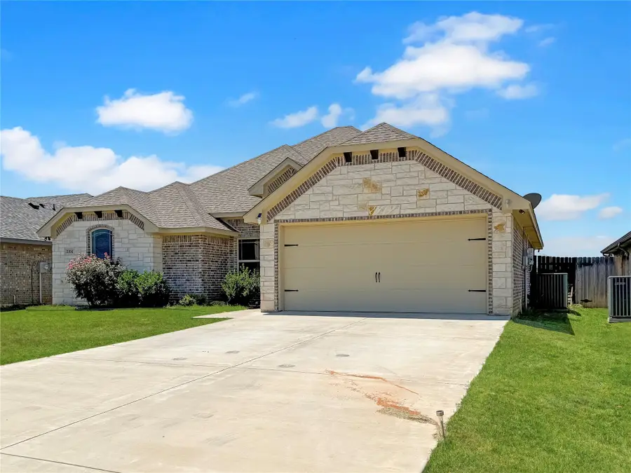 3304 White Horse Drive, Granbury, TX 76049 - Image #3