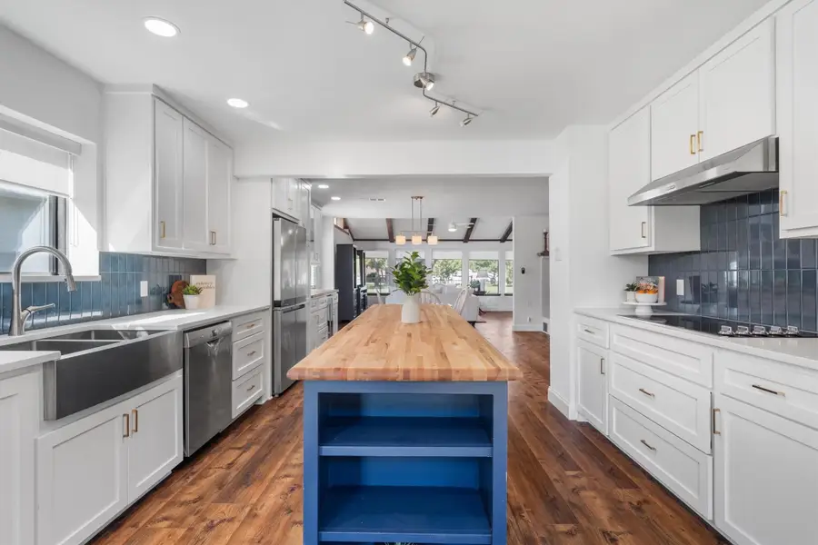 117 Modoc Trail, Lake Kiowa, TX 76240 - Image #2