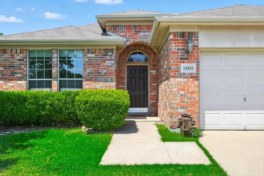 13521 Ponderosa Ranch Road, Northeast Tarrant, TX 76262 - Image #2