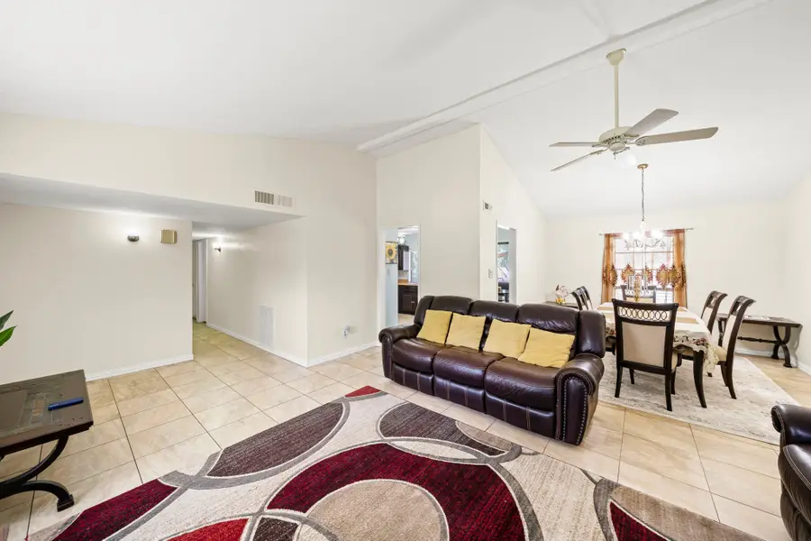 2121 Newbury Drive, Arlington, TX 76014 - Image #2