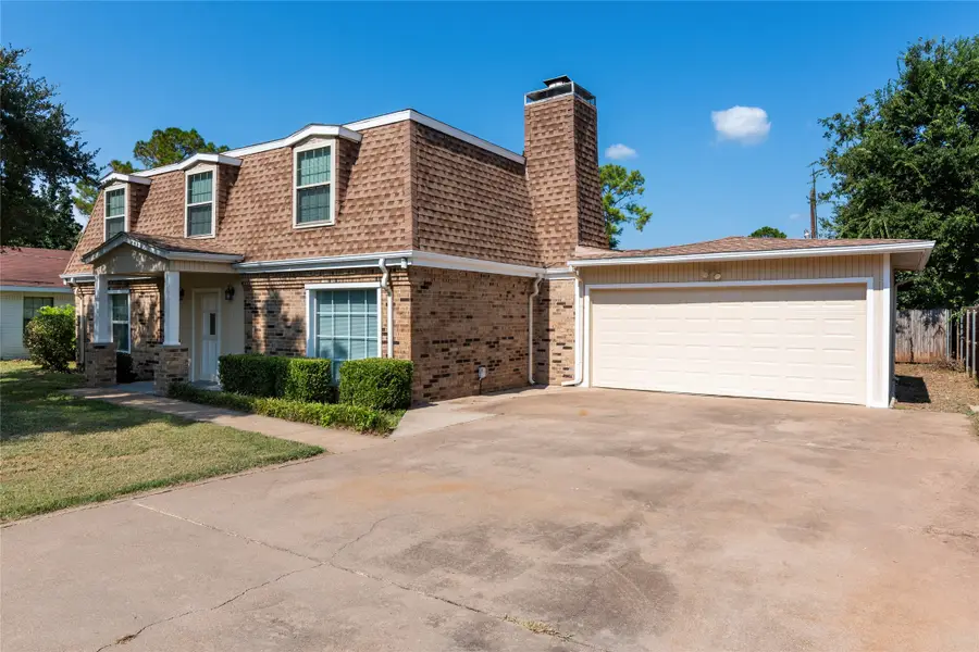 4102 Apache Trl Court, Granbury, TX 76048 - Image #3