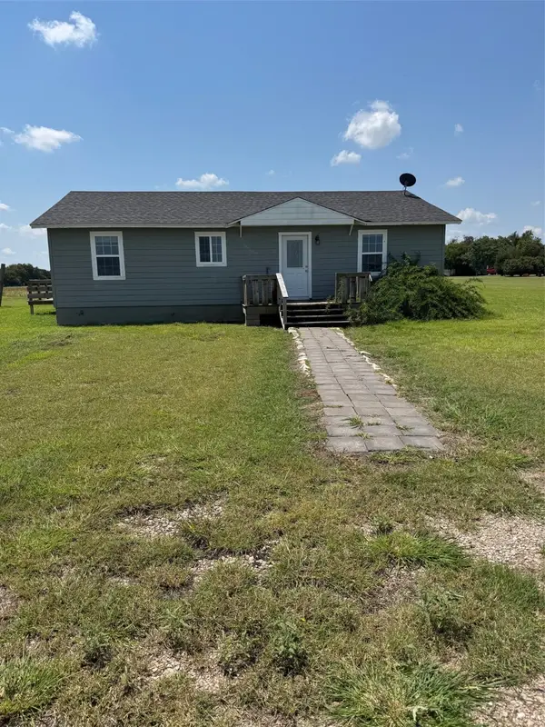 2800 Jerry Mashek Drive, West, TX 76691