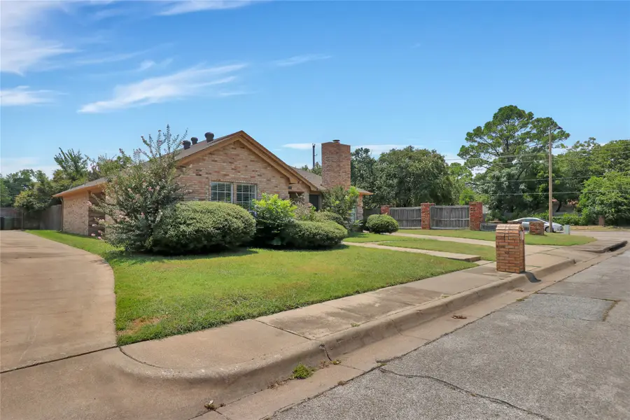 2416 Garden Park Court, Arlington, TX 76013 - Image #2
