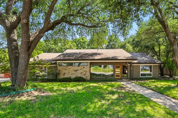 604 Donna Lane, Bedford, TX 76022