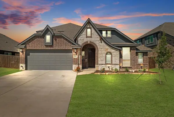 1036 English Oak Drive, Burleson, TX 76028