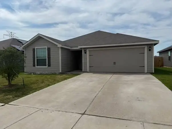 111 Lady Bird Court, Venus, TX 76084 - Image #2