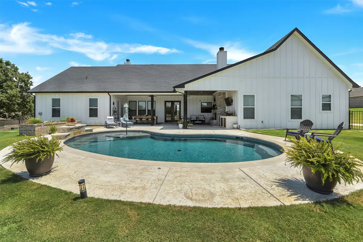 165 Quail Ridge Court, Decatur, TX 76234 - Image #1