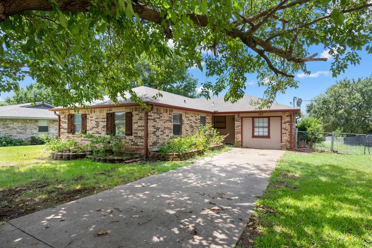 707 Broadway Street, Whitesboro, TX 76273 - Image #1