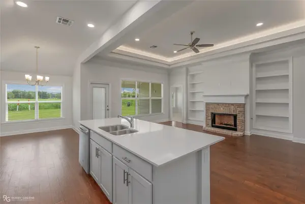 4149 Grassy Lake Drive, Bossier City, LA 71111