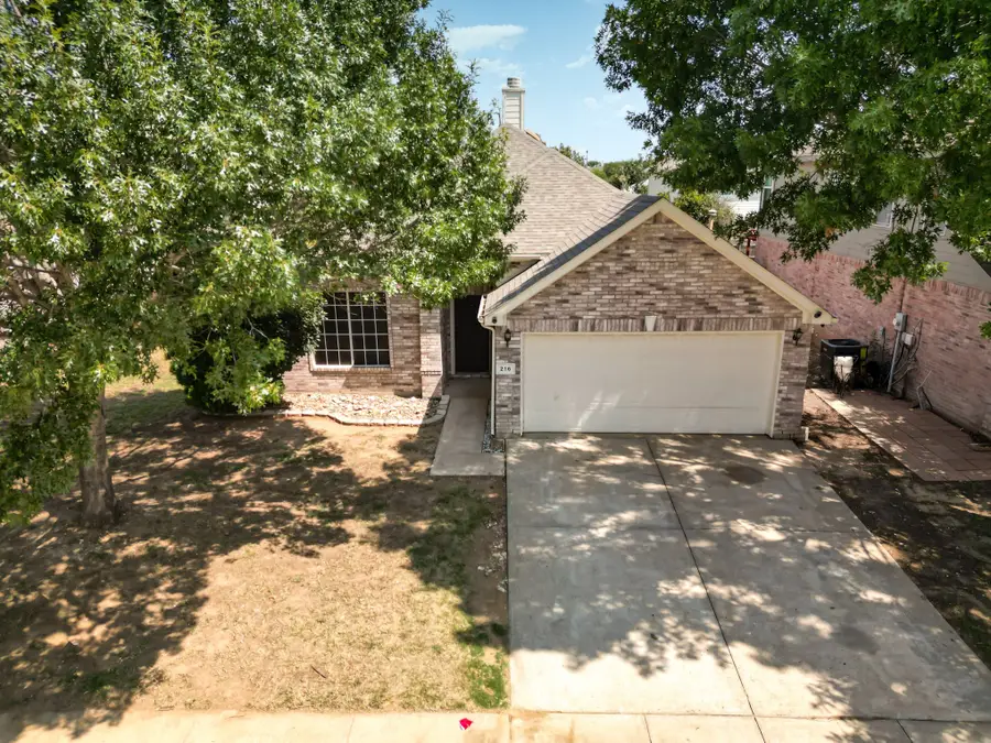 216 Lincoln Lane, Crowley, TX 76036 - Image #2