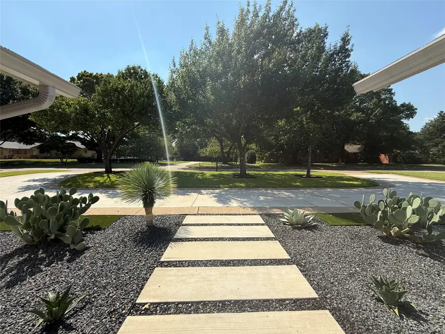 6522 Ridgeview Circle, Dallas, TX 75240 - Image #3