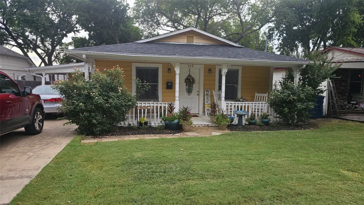 509 Estill Street, Grapevine, TX 76051 - Image #1