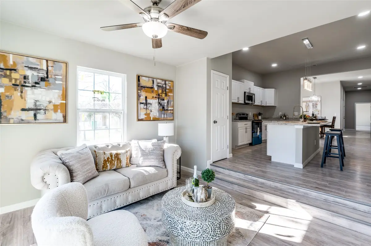 410 S Grand Avenue, Gainesville, TX 76240 - Image #1