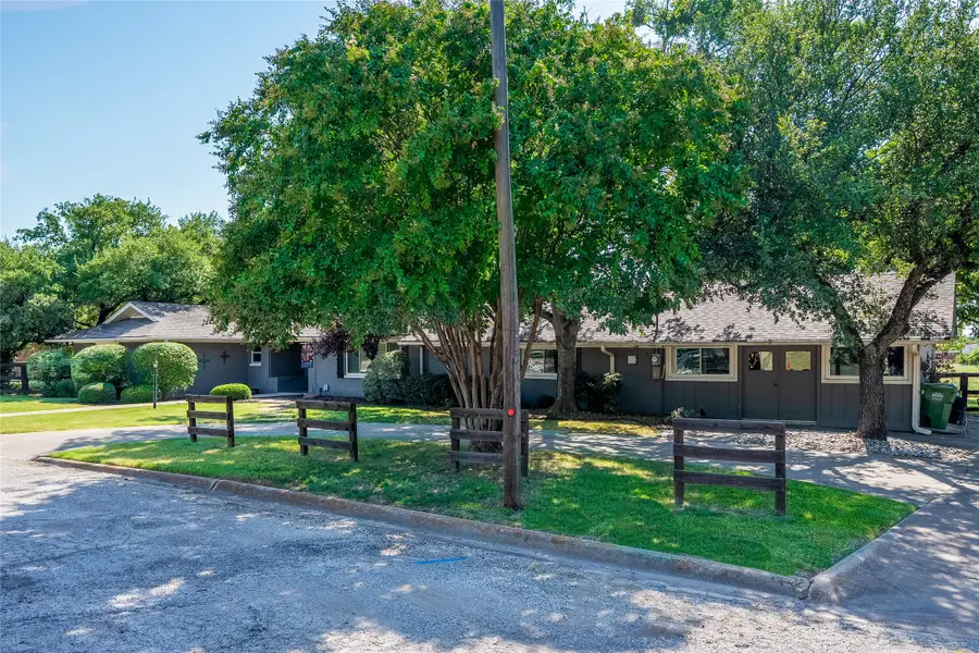 102 Clearman Street, Krum, TX 76249 - Image #2