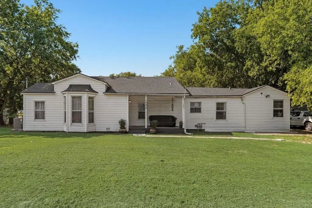 1520 Olive Street, Gainesville, TX 76240 - Image #1