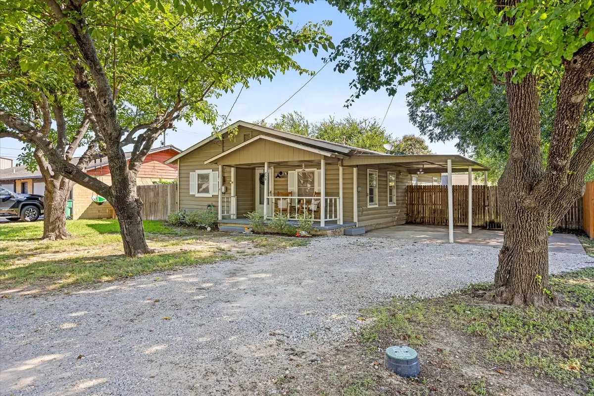 859 N Belknap Street, Stephenville, TX 76401 - Image #1