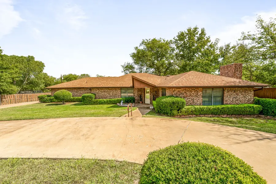 1325 Corvadura Street, Graham, TX 76450 - Image #2