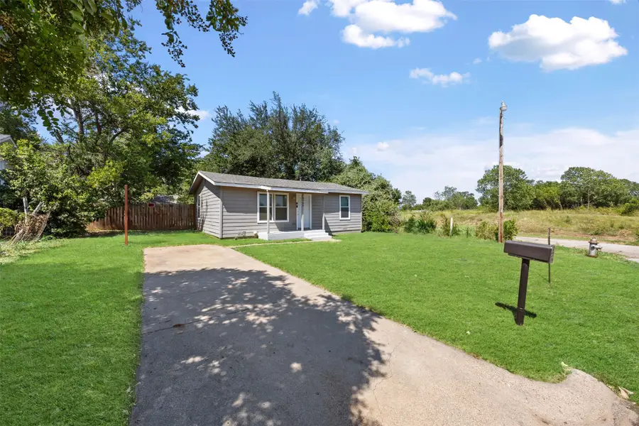 5705 Vesta Farley Road, Fort Worth, TX 76119 - Image #3