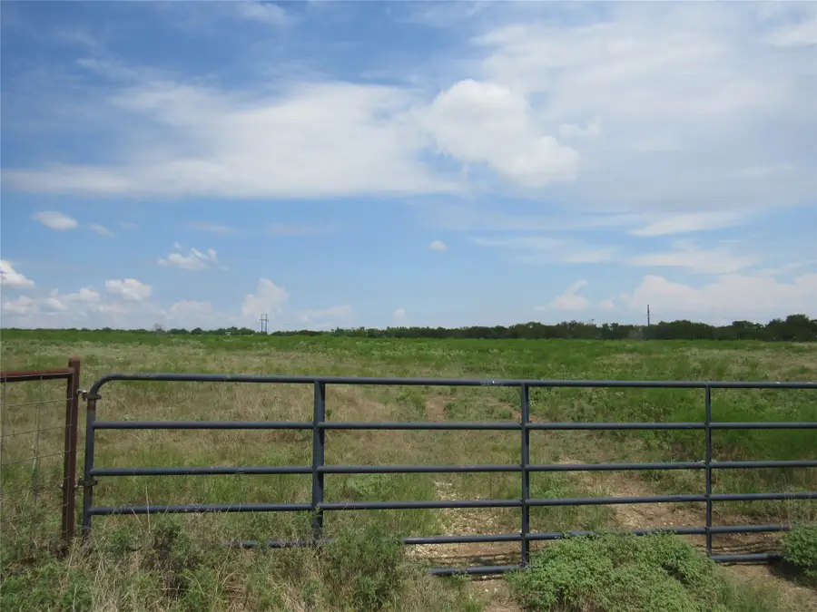 2464 County Rd 1245, Savoy, TX 75479 - Image #2
