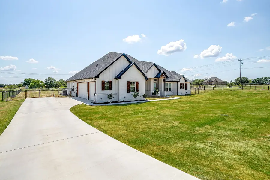 1000 Magnolia Court, Springtown, TX 76082 - Image #2