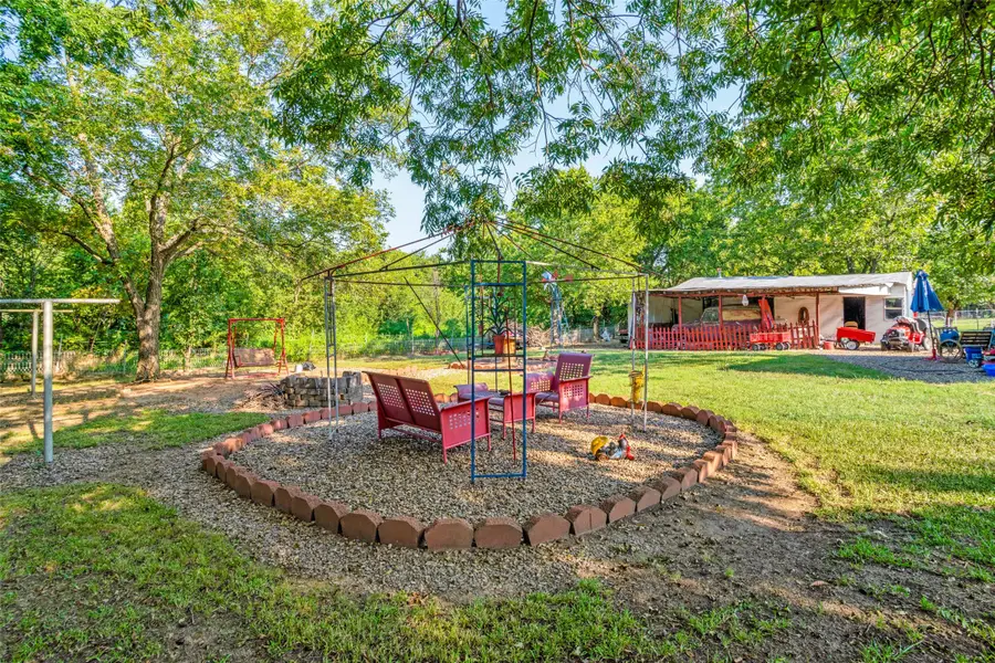 602 N Denison Street, Bells, TX 75414 - Image #2