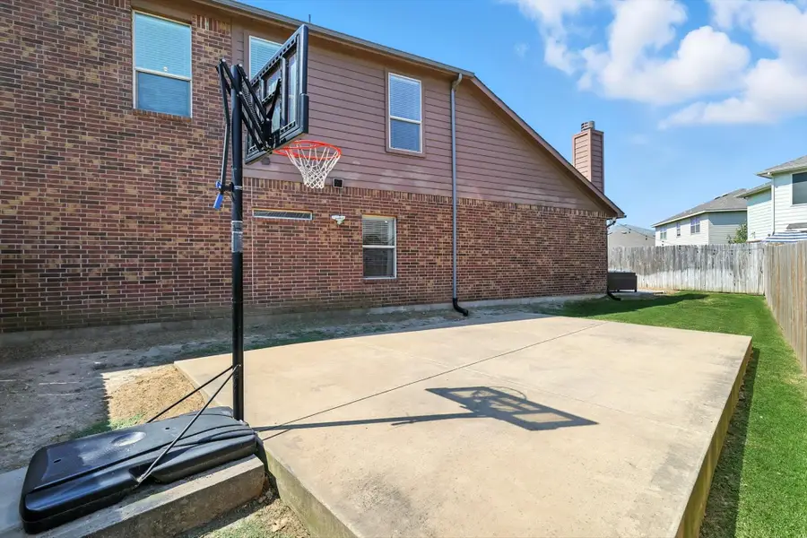 10861 Middleglen Road, Fort Worth, TX 76052 - Image #2